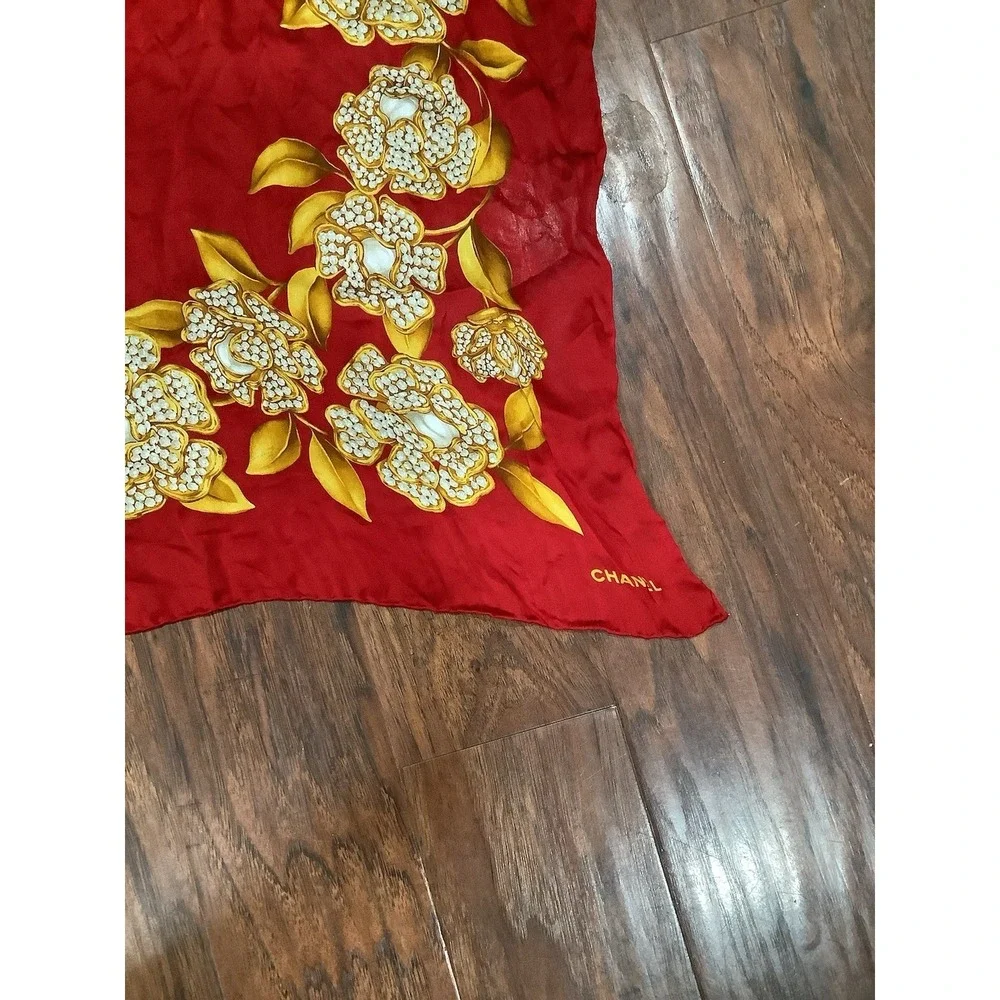 Chanel Silk Scarf : Floral